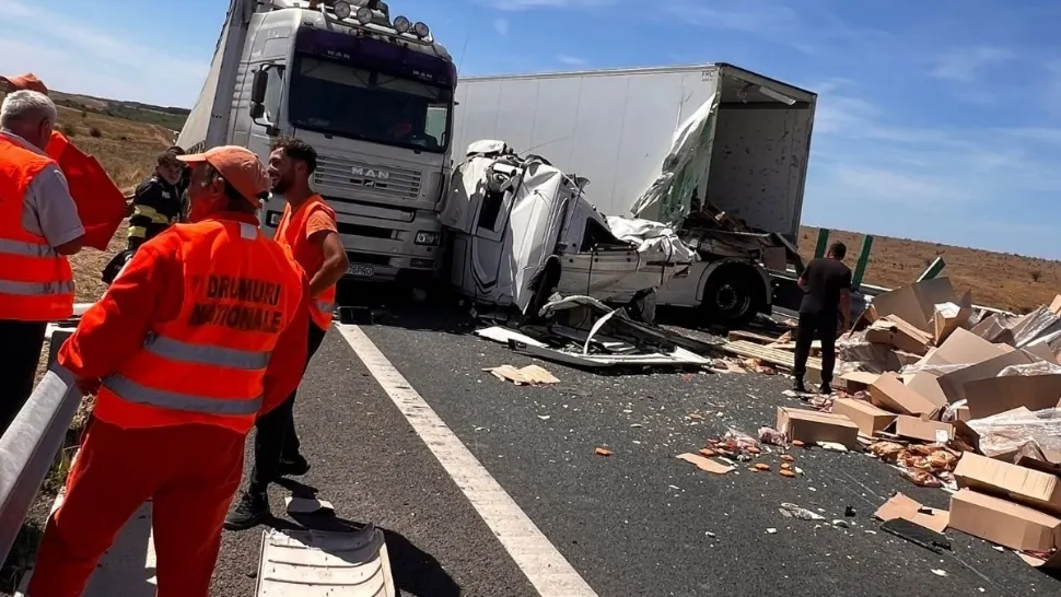 Blocaj total pe drumul expres Craiova–Pitești după coliziunea a două camioane. Impact extrem de violent 