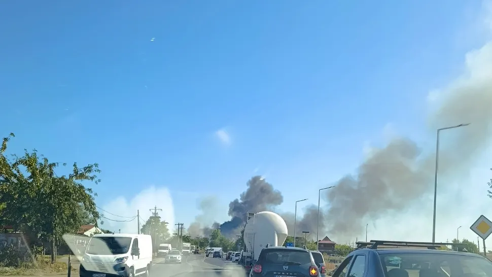 Incendiu de proporții la Glina: pompierii au intervenit cu 22 de autospeciale. A fost emis mesaj RO Alert - traficul a fost blocat pe Centura București - VIDEO