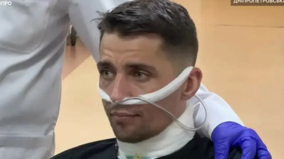 Povestea cutremurătoare a unui soldat ucrainean care a supraviețuit 5 zile după ce rușii i-au tăiat gâtul