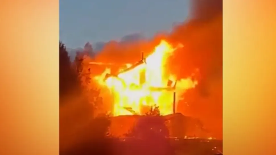 Incendiu devastator la o pensiune din Râșnov: clădirea a fost mistuită de flăcări