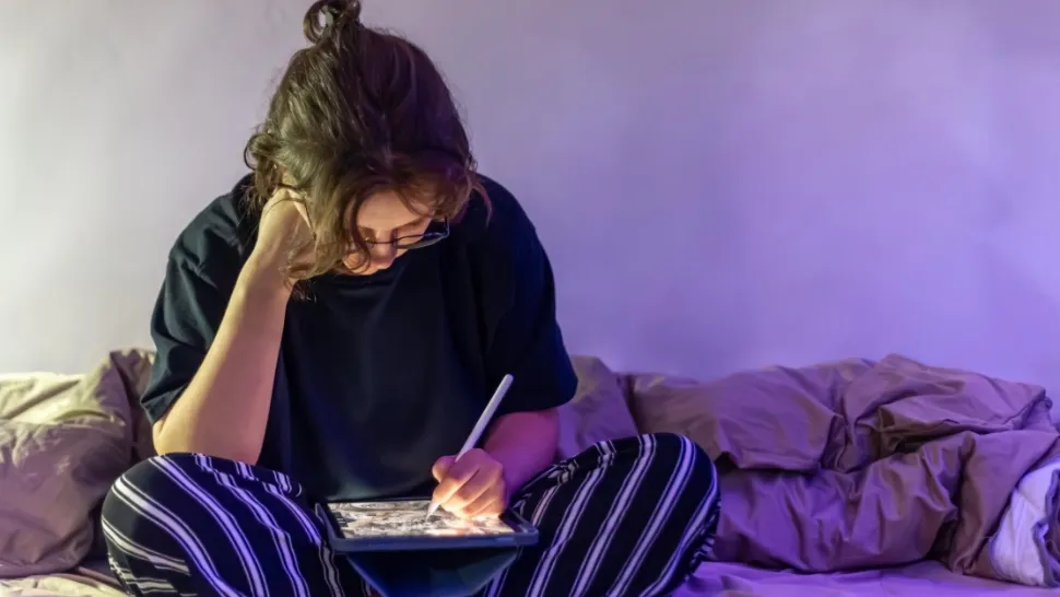 Motivele pentru care tot mai mulți adolescenți se izolează în camerele lor. „Simt presiuni puternice de împlinire socială”