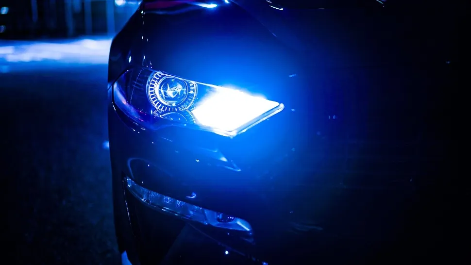 Cod Rutier 2025. Ce se întâmplă dacă circuli cu un bec ars la mașină?