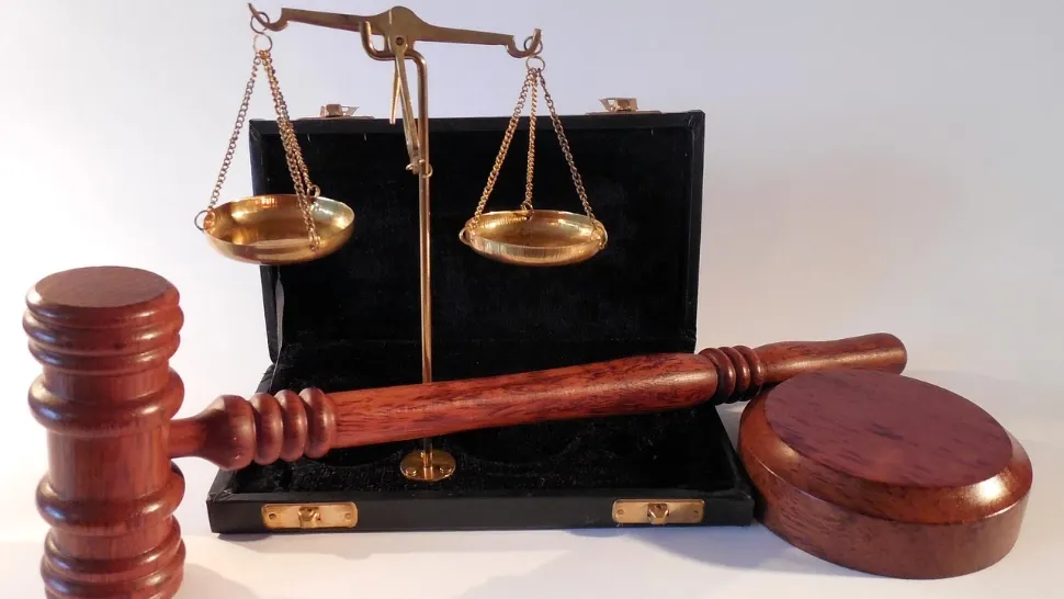 Părinții unui copil de opt luni, condamnați la pedepse de peste 20 de ani de închisoare după moartea micuțului. Bărbatul l-a bătut de mai multe ori pe minor