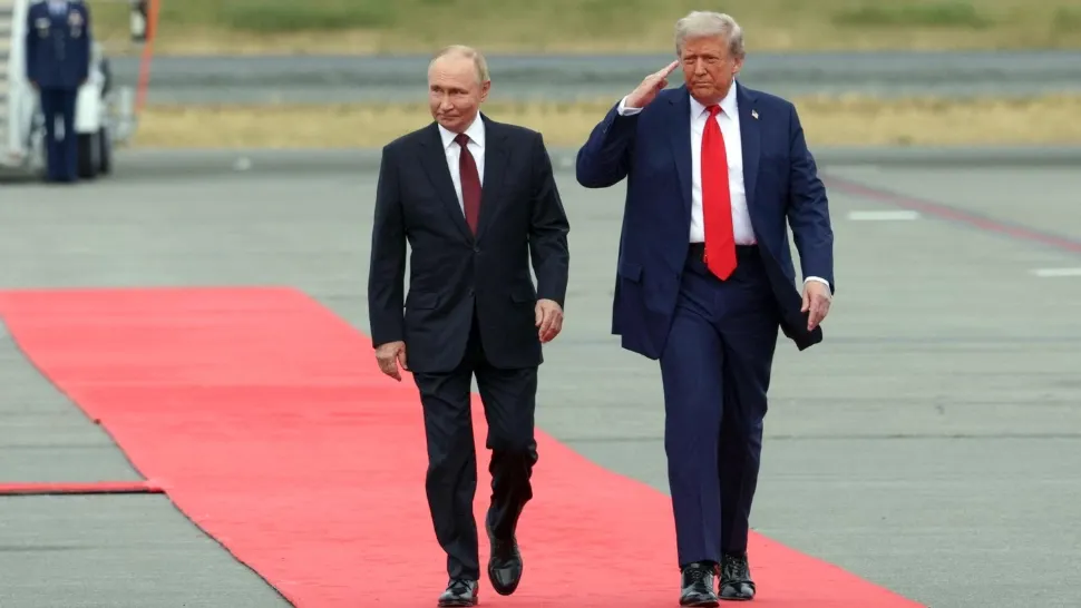 De ce merge Putin mai mereu cu brațul drept rigid.  Ce spun specialiștii: între antrenamentele KGB și suspiciunile de tratamente cu steroizi