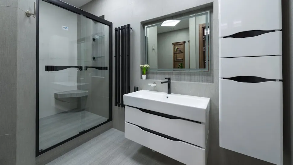 Modalități de fixare esențiale pentru baie – cum alegi chiuveta și accesoriile (P)