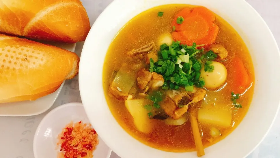 Rețeta de ciorbă de legume ca la Mănăstirea Putna. Ce ingrediente o fac cu totul specială?