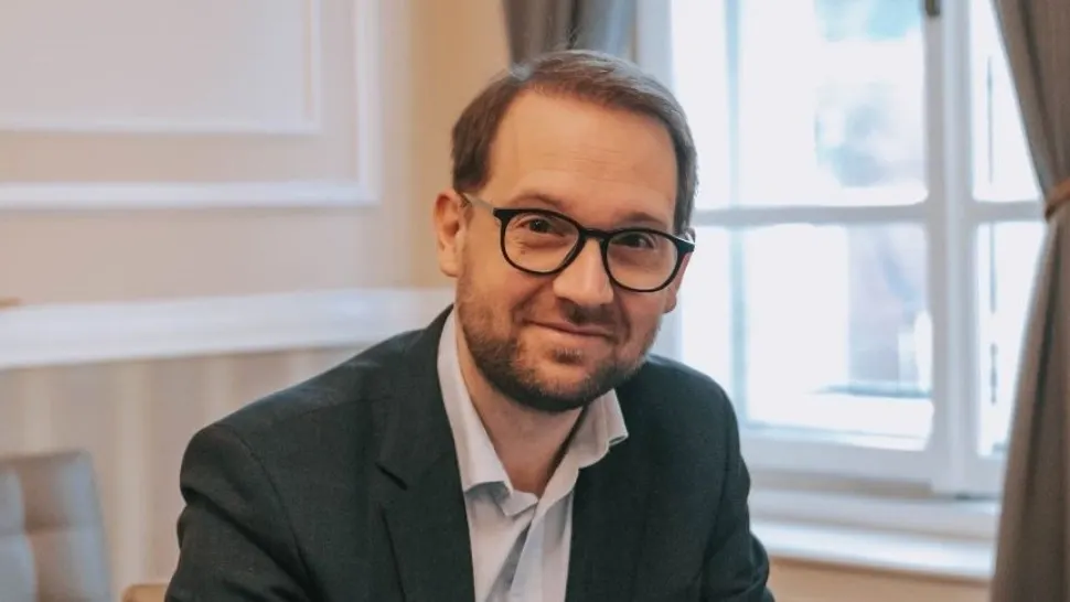 Încep disponibilizările în Primăria Timișoara, așa cum a cerut edilul rezist Dominic Fritz.  Pleacă zeci de funcționari, dar apare încă un director
