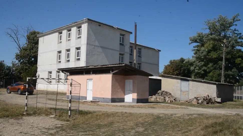Revoltător! Școli fără apă potabilă și cu toalete în curte cu mai puțin de o săptămână până la începerea noului an școlar
