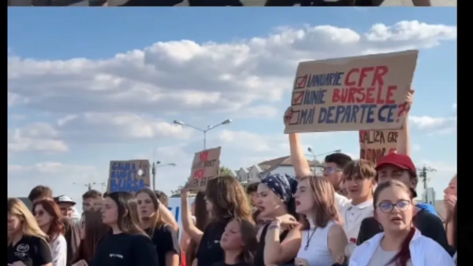 Studenții încep anul universitar cu PROTESTE în stradă și cer să fie ascultați de premierul Bolojan