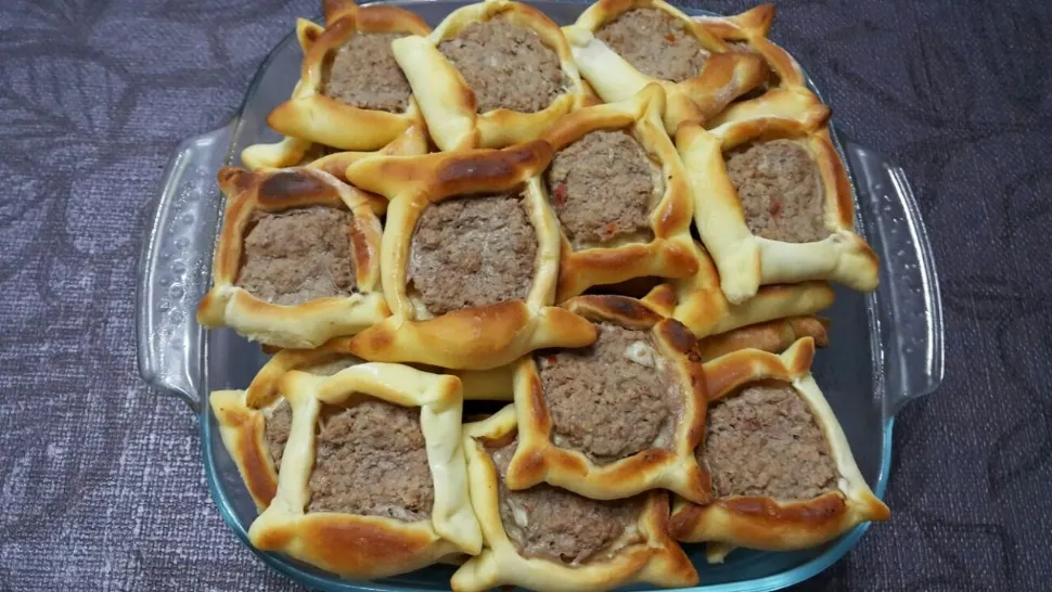 Pizzeti cu carne. Rețeta unui aperitiv din bucătăria italiană, care te va cuceri