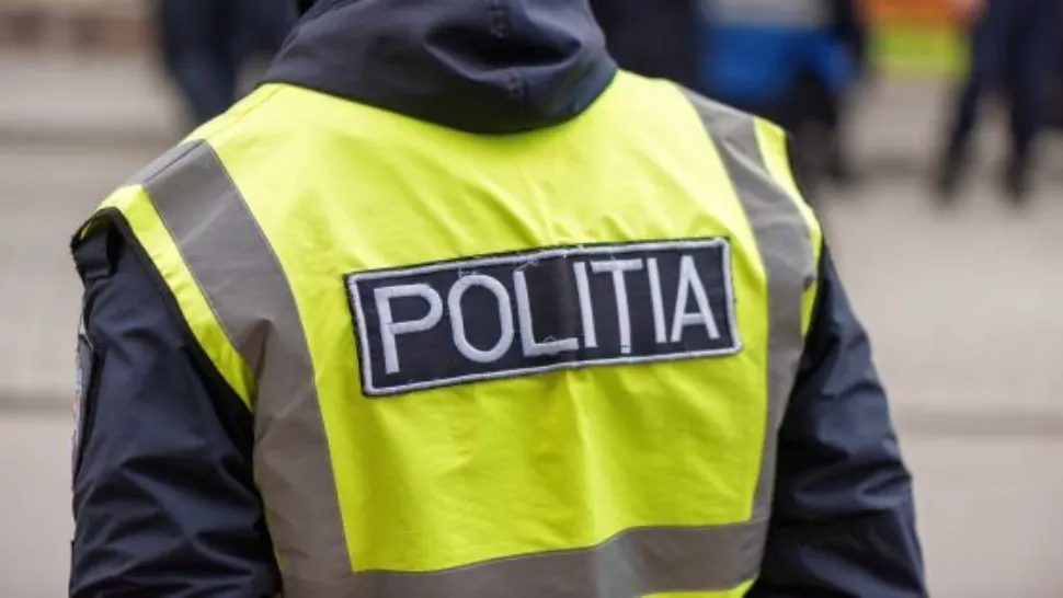 Depozit ilegal de deșeuri periculoase descoperit la o firmă de reparații auto. Mii de litri de ulei uzat şi antigel, depozitaţi în bazine