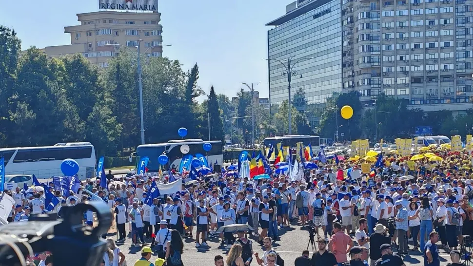Protestul profesorilor.  Sindicaliștii spun că mâine dimineață dascălii vor fi prezenți la clase, dar nu se vor face ore 