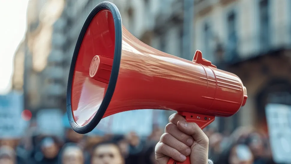 Finanțiștii ies în stradă ca să își ceară drepturile. Protest în fața Ministerului de Finanțe