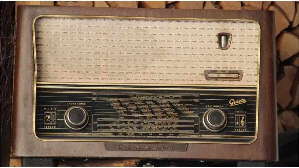 Tragedie în Sectorul 2 al Capitalei. Un copil de 7 ani a murit electrocutat în timp ce se juca cu un aparat radio 