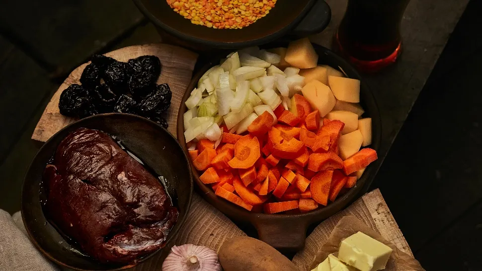 Cum să prepari vegeta acasă. Este bio, fără conservanți sau alți aditivi. Mixul de legume, ideal pentru a potența gustul ciorbelor sau al altor preparate