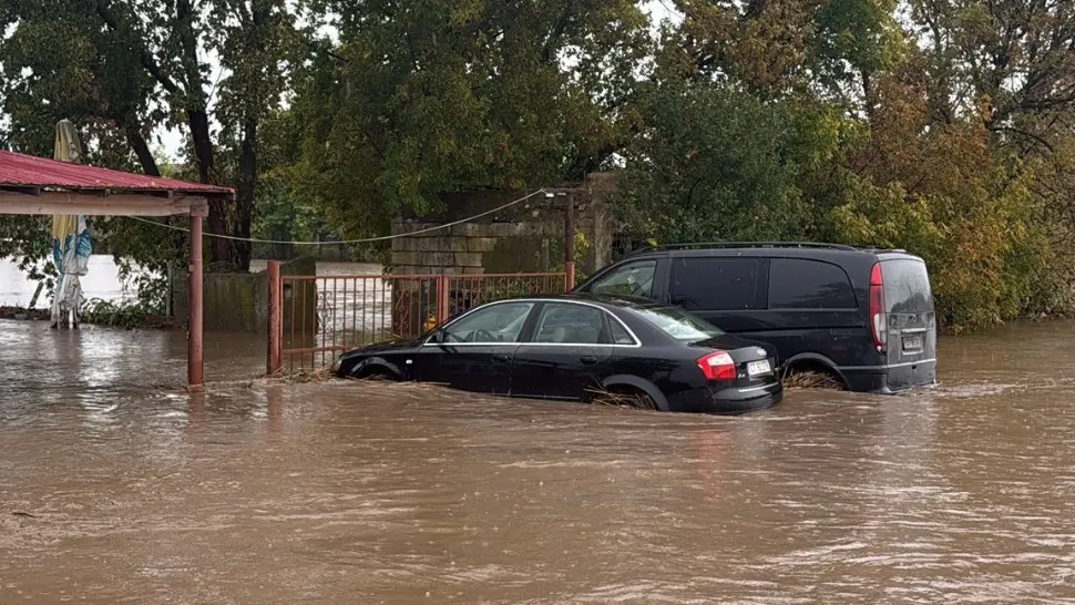 Încă 3 ore de coșmar pentru constănțeni! Meteorologii au PRELUNGIT Codul ROȘU de ploi abundente