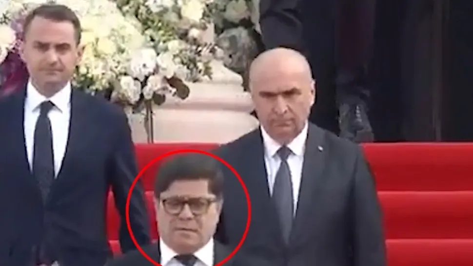 Afacerist controversat, alături de „premierul sărăciei”, la slujba de la Catedrala Neamului. Cum a ajuns Gruia Stoica lângă Ilie Bolojan – VIDEO