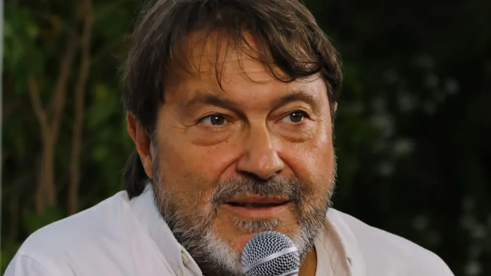 Atac în stil mafiot, lângă Roma. Mașina unui jurnalist de investigații a fost aruncată în aer chiar în fața casei