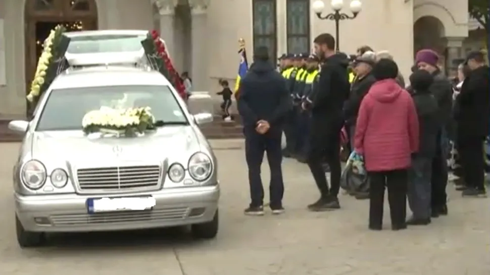 Tânăra polițistă din Giurgiu, condusă pe ultimul drum: un oraș întreg e în doliu. Imagini cutremurătoare - FOTO