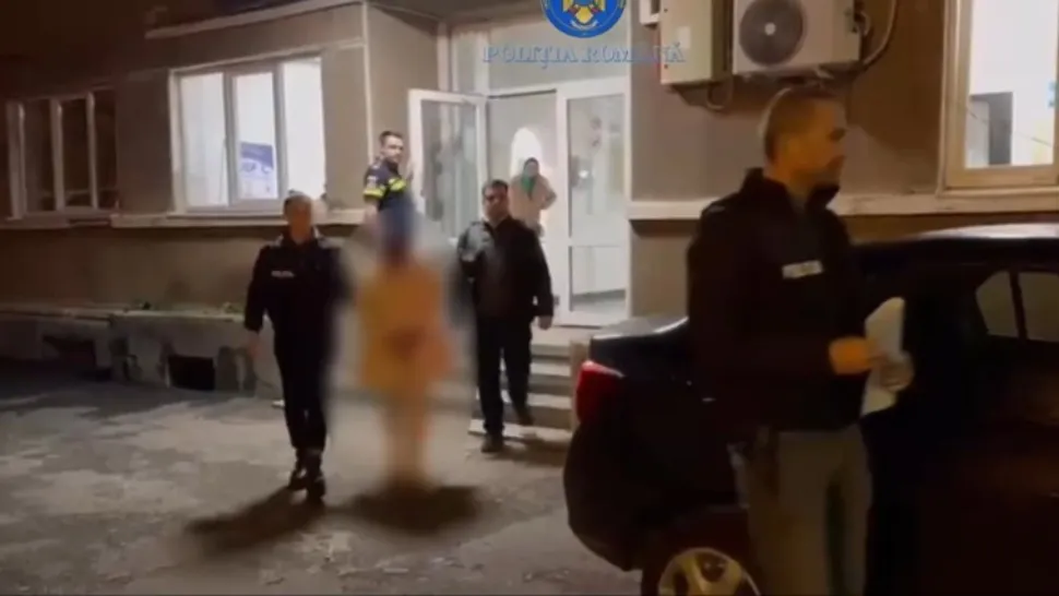 Două femei din București au fost arestate după ce au furat haine și au bătut angajații dintr-un magazin