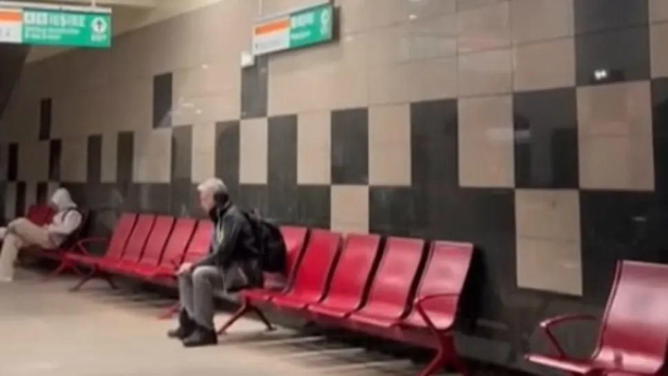 Inundație la o stație de metrou din Capitală: apa curge din tavan. Și este abia începutul potopului! - Imaginile rușinii - VIDEO