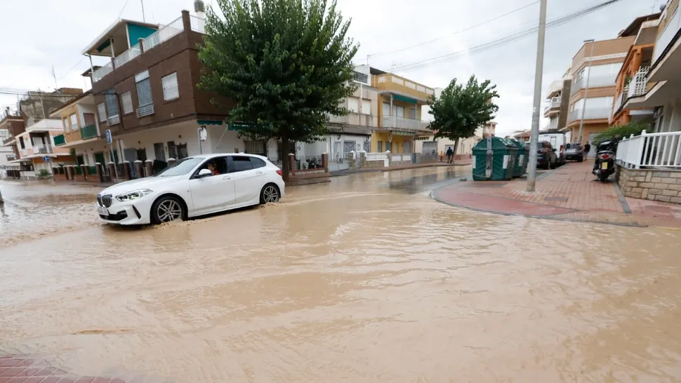 Inundații masive în Spania! Mii de oameni evacuați și străzi acoperite de ape