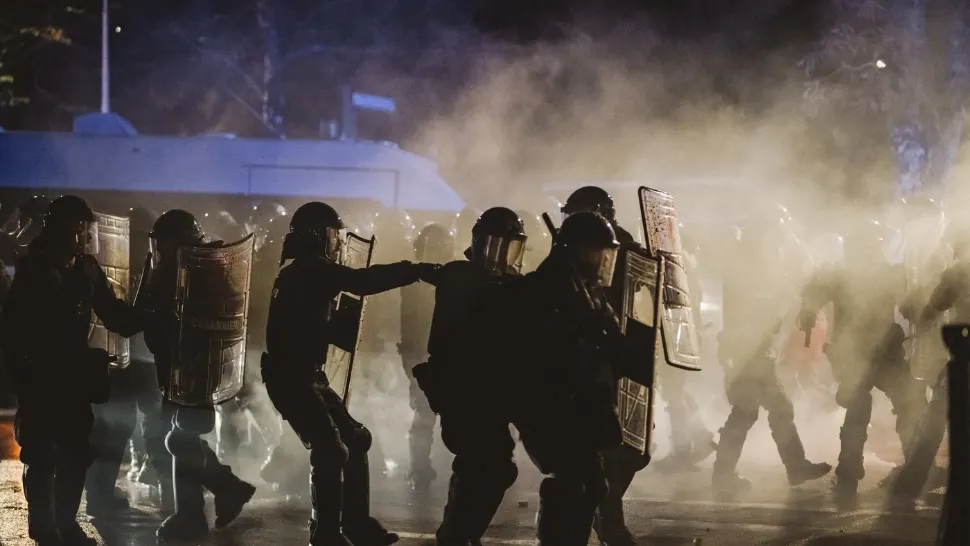Lupte de stradă înaintea meciului de fotbal Italia - Israel, forțele de ordine au intervenit în forță - VIDEO