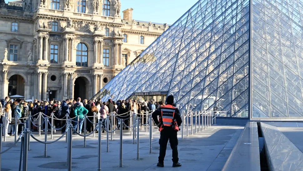 Spargerea de la Louvru: 5 noi arestări, inclusiv un suspect principal