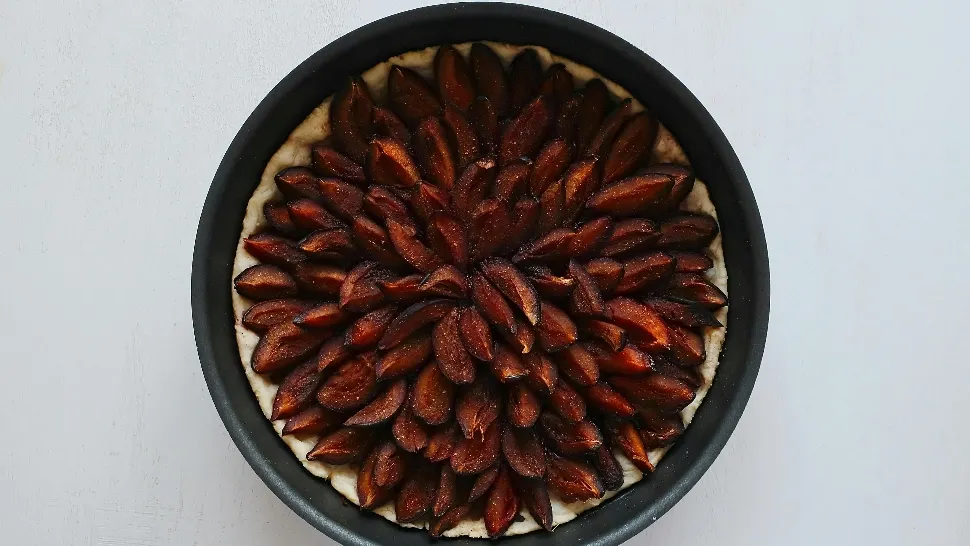Tartă cu prune. Rețeta unui desert ideal pentru zilele de toamnă
