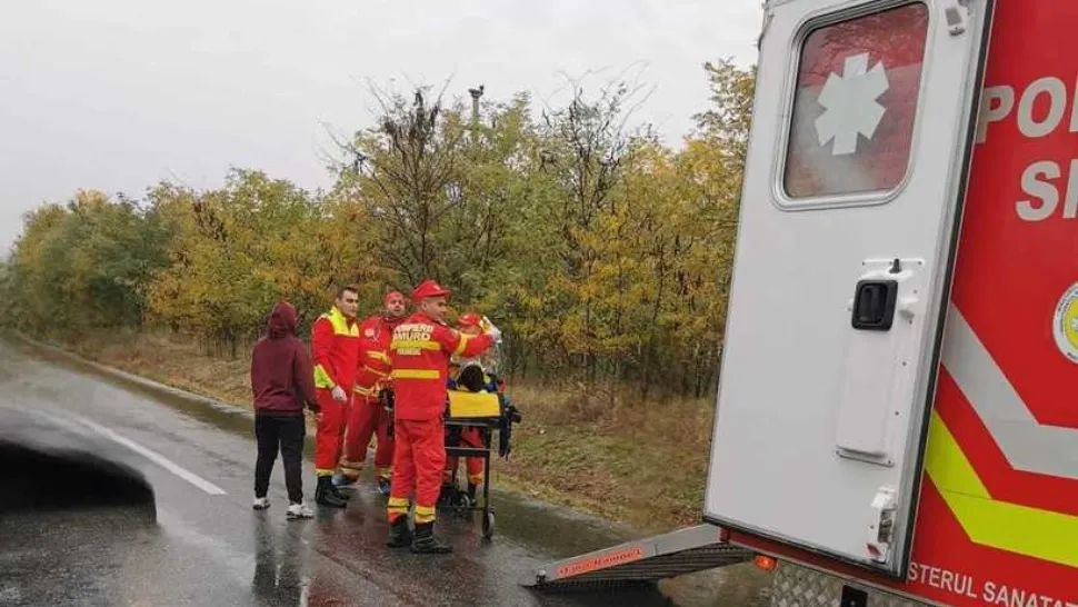 Accident grav în Dolj: șase persoane, dintre care patru copii, au ajuns la spital