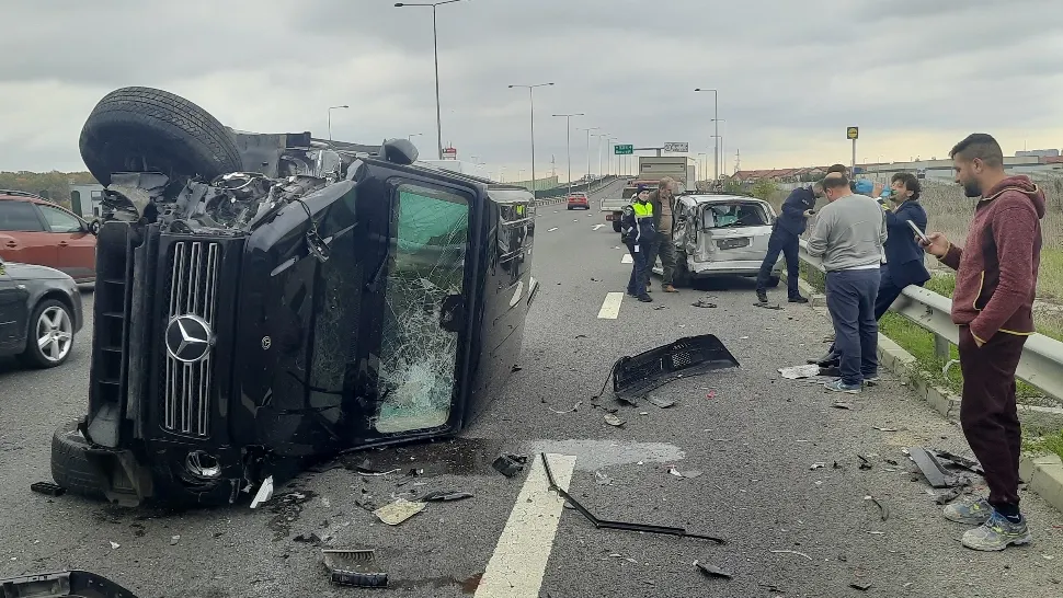 Accident grav pe autostrada A3: o mașină s-a răsturnat după ce a intrat în coliziune cu un alt autoturism