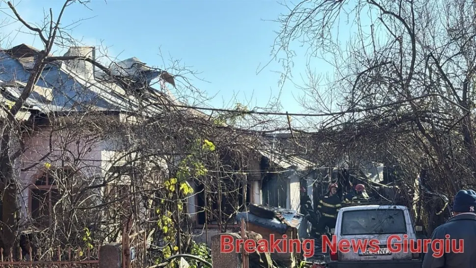 Sfârșit cumplit pentru o bătrână: a murit în urma unui incendiu uriaș, iar soțul a fost dus de urgență la spital