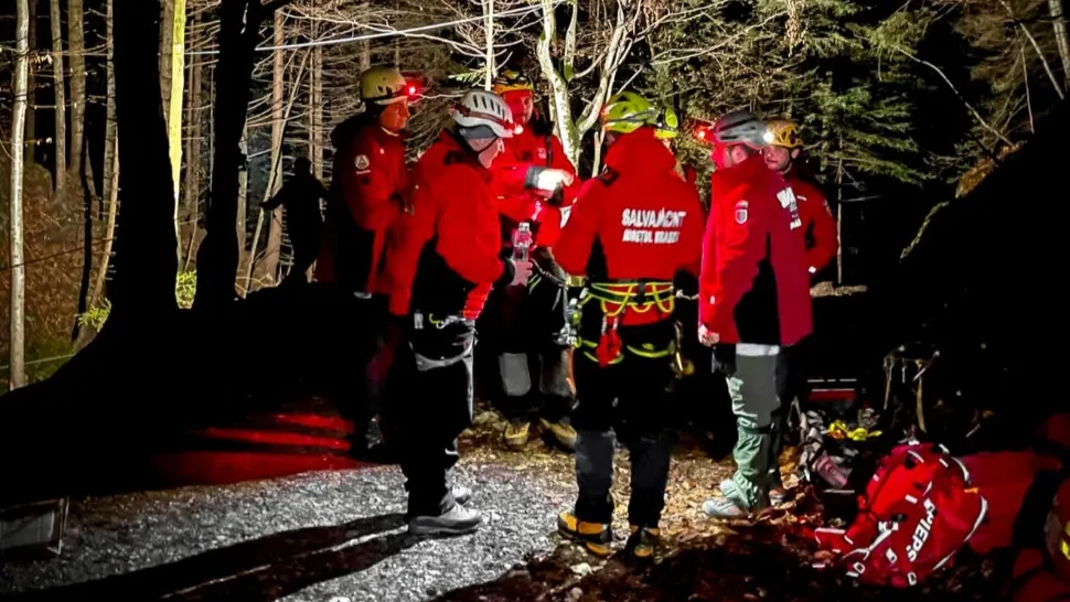 Turist epuizat și hipotermic, rătăcit în Munții Bucegi: amplă operațiune de căutare a sa în apropierea Lacului Ţigăneşti FOTO&VIDEO