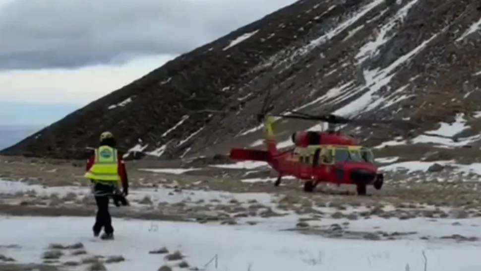 Intervenție în premieră: elicopterul Black Hawk, folosit într-o misiune de salvare, în Munții Bucegi VIDEO