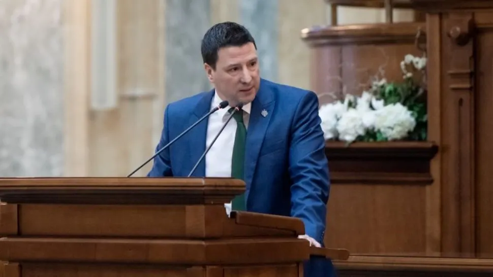 Senator român, acuzat că ar fi furat un rucsac dintr-un hotel
