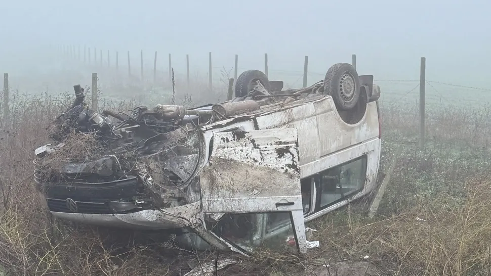 Accident grav pe o șosea din județul Constanța. Un microbuz cu 9 pasageri s-a răsturnat, 5 victime au ajuns la spital - VIDEO