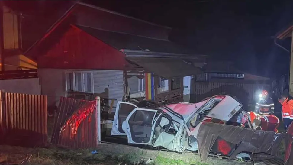 Tragedie în județul Suceava. O persoană a murit și o alta a fost rănită într-un accident dintre o autoutilitară și un autoturism 