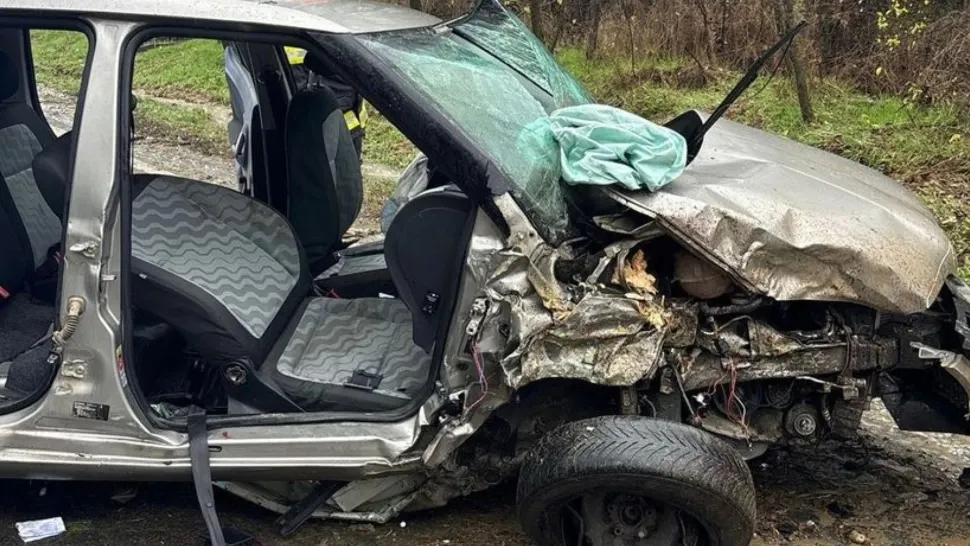 Accident în județul Gorj. Patru persoane au fost rănite, după ce mașina în care se aflau a derapat 