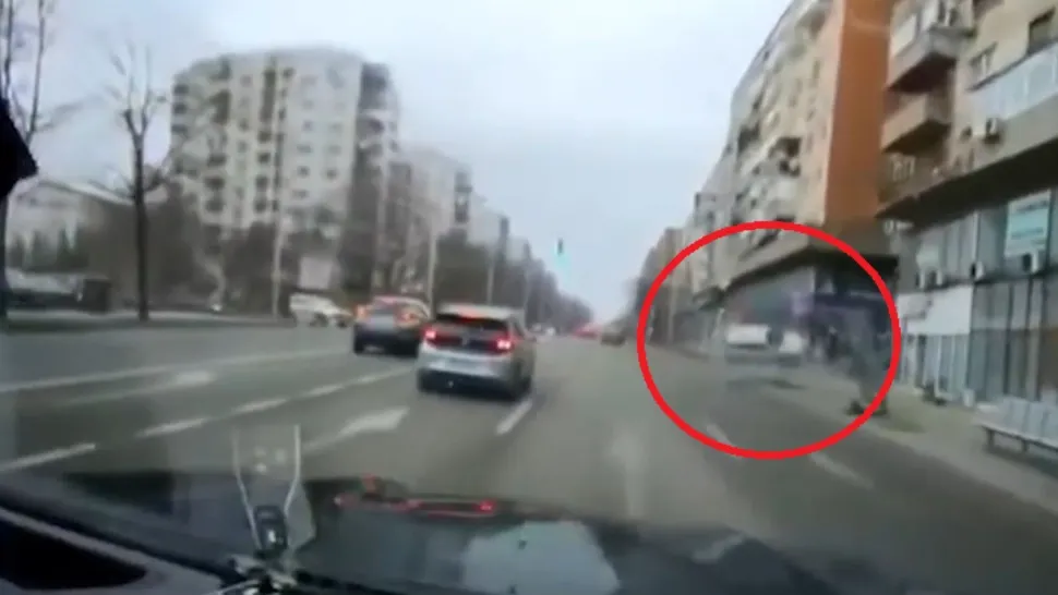 Scenă în Iași ca-n cascadoriile din filme. O mașină s-a răsucit de trei ori în aer și a aterizat la loc pe patru roți. Ce s-a întâmplat cu șoferița