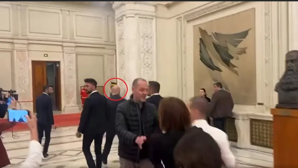 Bolojan, campion la fuga de presă. Jurnalista Realitatea PLUS, singura care a trecut de gorilele lui Ilie Sărăcie 