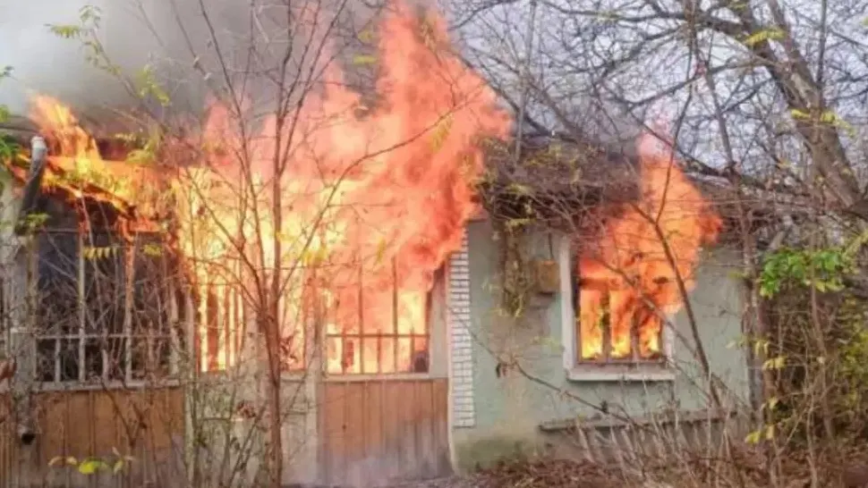 Tragedie cumplită în Vaslui. O persoană a fost găsită carbonizată după un incendiu care a mistuit întreaga casă