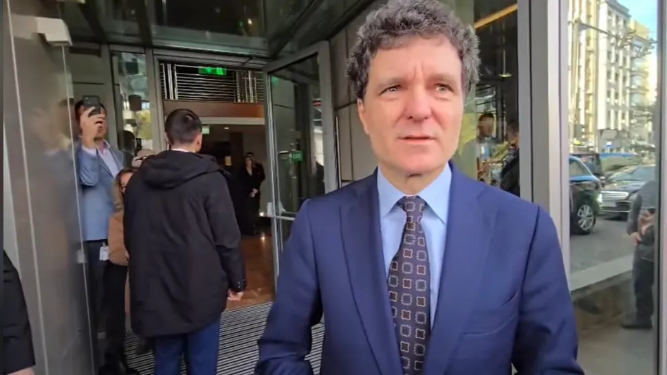 Au sărit scântei după ce protestatarul Ceaușescu l-a confruntat pe Nicușor Dan. „Noi vrem bănișorii de la borcan”