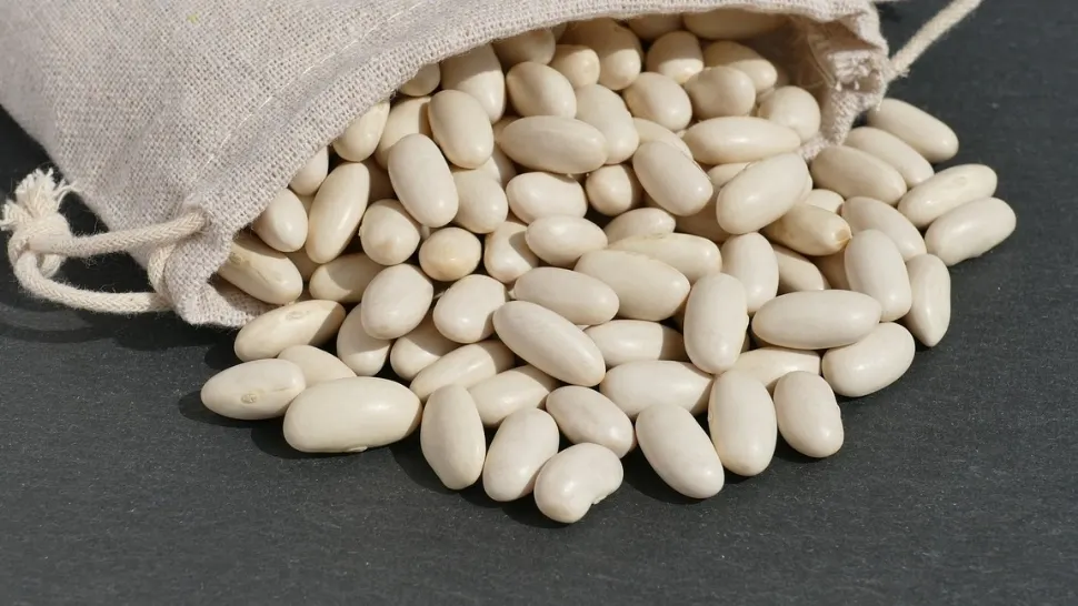 Ingredientul pe care trebuie să-l pui în mâncarea de fasole ca să NU producă balonare