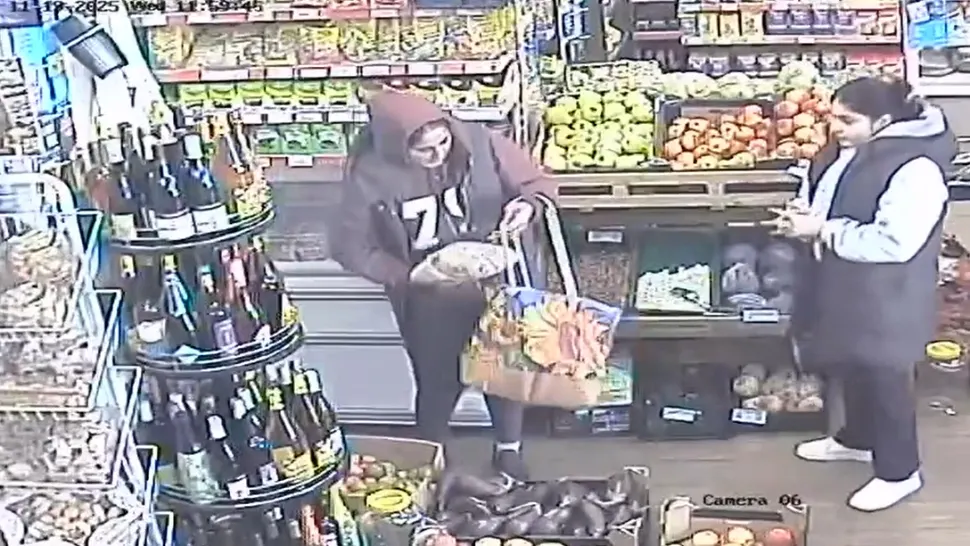 VIDEO. Au venit la cumpărături, dar au plecat fără să plătească. Două femei, prinse pe cameră în timp ce se serveau dintr-un magazin românesc din UK 