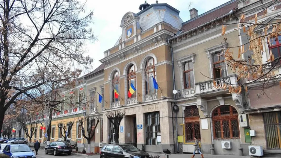 Mesaje false în numele primarului Devei. Cetățenii s-au trezit cu propuneri de la „edil” să cumpere vouchere cadou