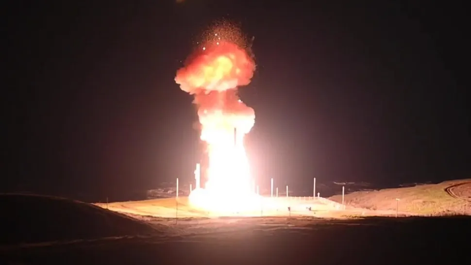 SUA au testat racheta care ar putea ajunge oriunde pe planetă în câteva ore. Minuteman III a zburat peste 6.700 km