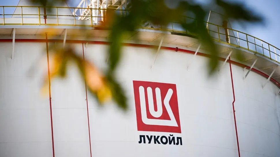 Guvernul se bâlbâie când e vorba de activele Lukoil din ţara noastră: „Va fi pregătit un proiect, cel mai probabil de ordonanţă”