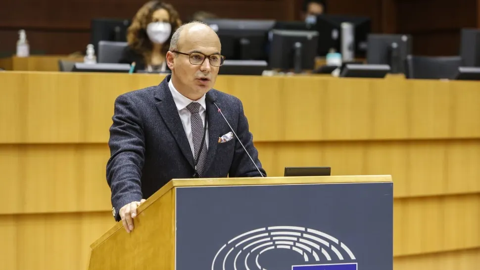 Rareș Bogdan: „Green Deal-ul a devenit un risc major pentru economie. Mai pe șleau: sunt bune trotinetele, dar să nu fim chiar proști!”