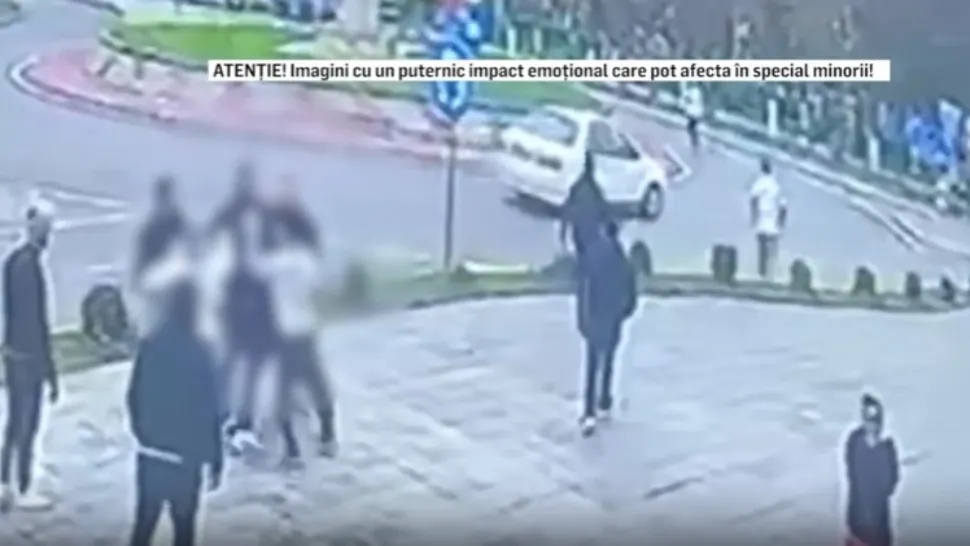 Bărbații care s-au bătut cu săbii în stradă au ajuns după gratii. Ce măsuri au luat oamenii legii