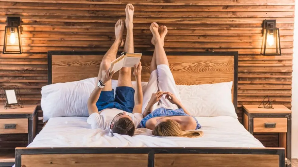 Cum alegi salteaua ideală pentru casa de vacanță sau camera de oaspeți: ghidul confortului perfect